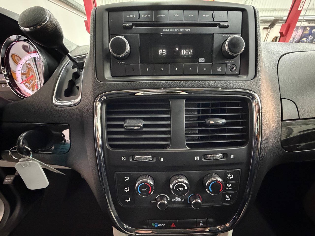 Used 2014 Dodge Grand Caravan SXT FWD image 18