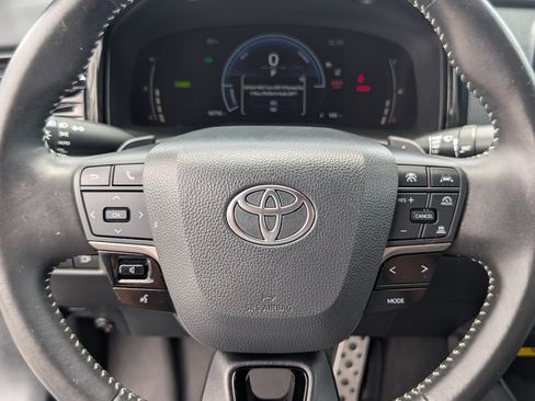 Used 2025 Toyota Camry SE FWD image 18