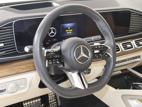 Used 2024 Mercedes-Benz GLS 580 4MATIC image 6