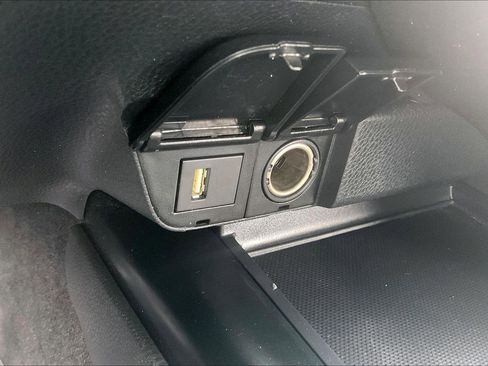 Used 2020 Toyota Camry SE image 39