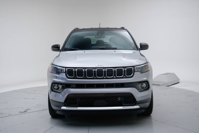 Used 2023 Jeep Compass Limited AWD/4WD image 17