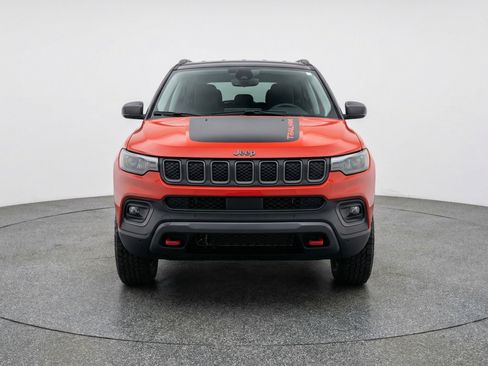 Used 2025 Jeep Compass Trailhawk image 2