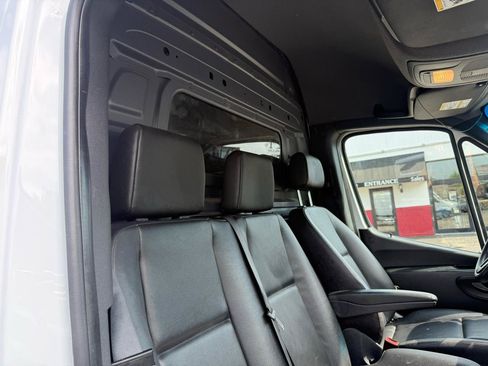 Used 2021 Mercedes-Benz Sprinter 2500 image 16
