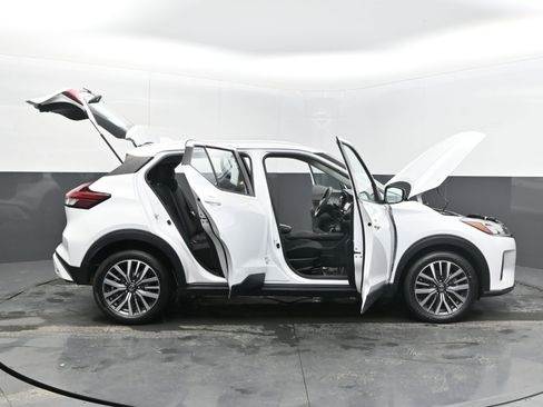 Used 2021 Nissan Kicks SV image 41