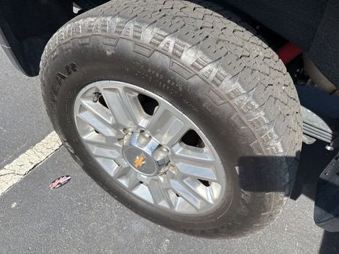 Used 2024 Chevrolet Silverado 2500 High Country w/ Technology Package image 18