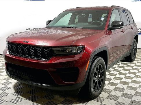 Used 2025 Jeep Grand Cherokee Altitude AWD/4WD image 1