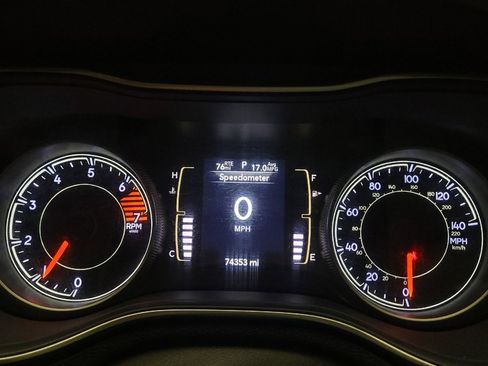 Used 2020 Jeep Cherokee Latitude Plus FWD image 23