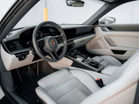Used 2022 Porsche 911 Carrera image 33