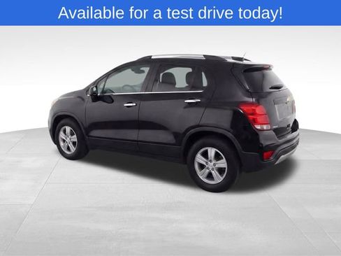 Used 2019 Chevrolet Trax LT w/ LT Convenience Package image 3