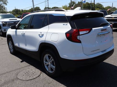 Used 2023 GMC Terrain SLE w/ Driver Convenience Package FWD image 3
