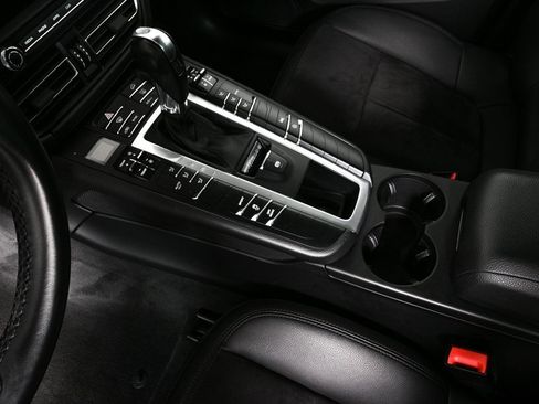 Certified 2020 Porsche Macan image 19