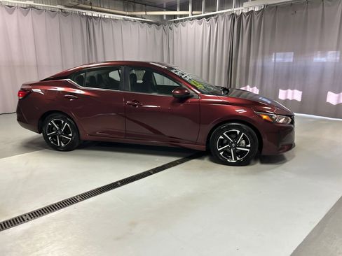 Used 2025 Nissan Sentra SV FWD image 8