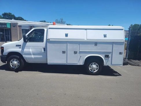 Used 2009 Ford E-350 and Econoline 350 Super Duty RWD image 1