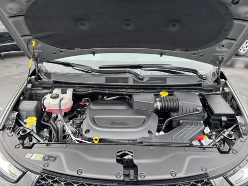 Used 2025 Chrysler Pacifica Select image 30