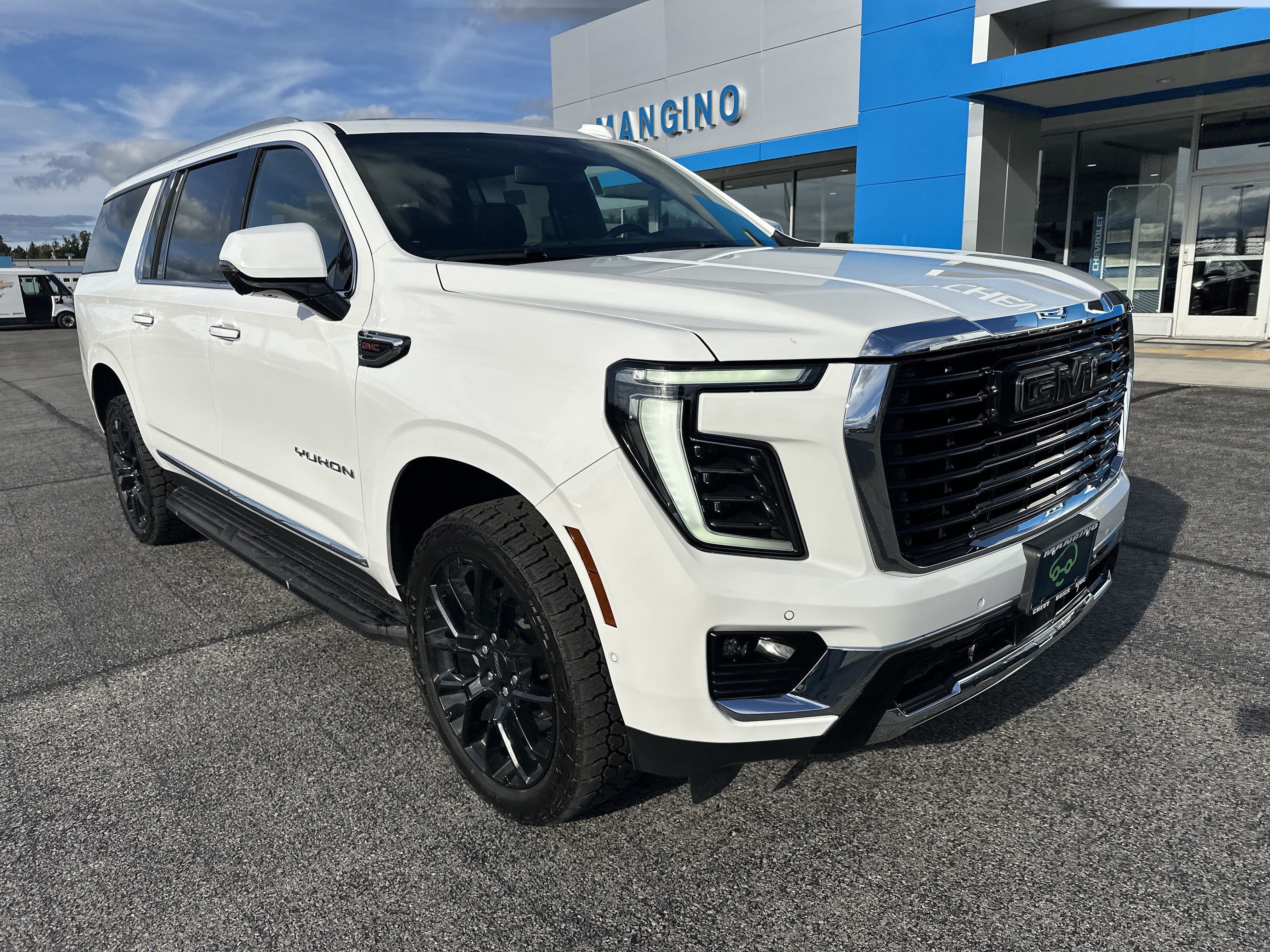 Certified 2025 GMC Yukon XL Elevation w/ LPO, Elevation Black Package AWD/4WD image 2