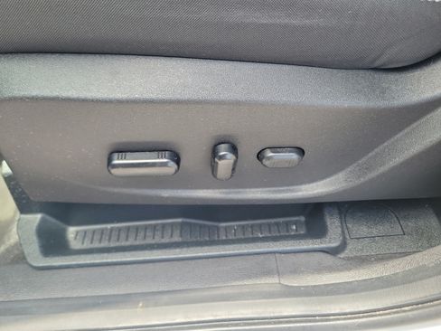 Used 2019 Ford Escape SE FWD image 25