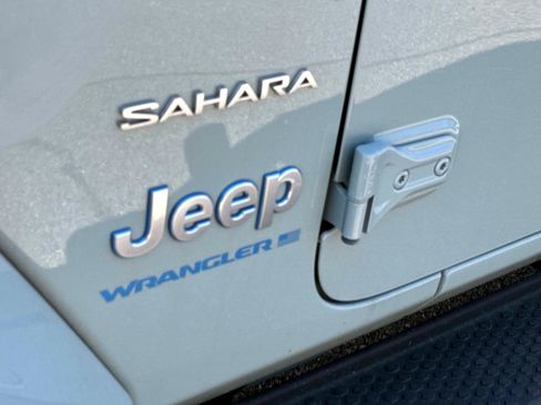Used 2023 Jeep Wrangler Unlimited Sahara AWD/4WD image 6