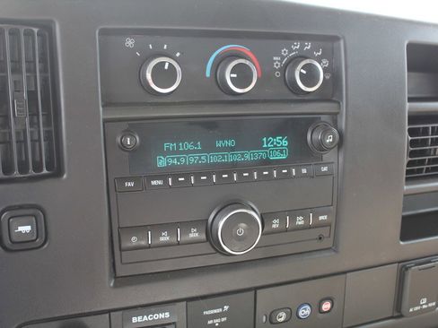 Used 2016 Chevrolet Express 4500 Extended image 16