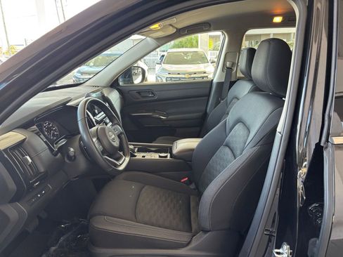 Used 2025 Nissan Pathfinder SV image 27