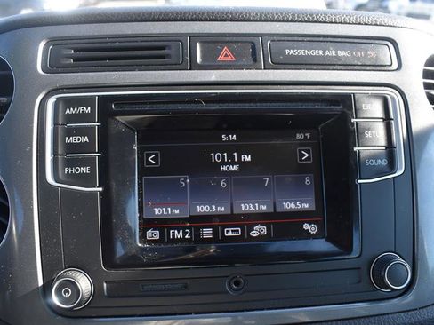 Used 2016 Volkswagen Tiguan S image 9