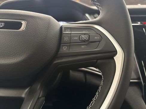 New 2025 Jeep Grand Cherokee L Laredo image 16