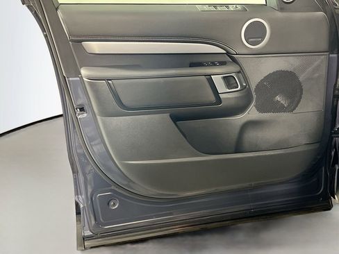 Used 2025 Land Rover Discovery Dynamic SE image 18