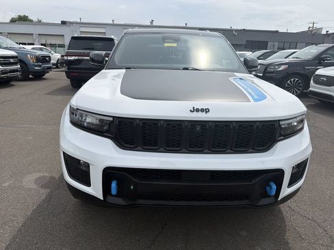 Used 2023 Jeep Grand Cherokee Trailhawk w/ Luxury Tech Group III AWD/4WD image 10