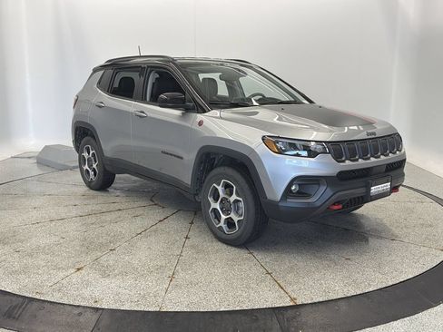 Used 2022 Jeep Compass Trailhawk AWD/4WD image 9