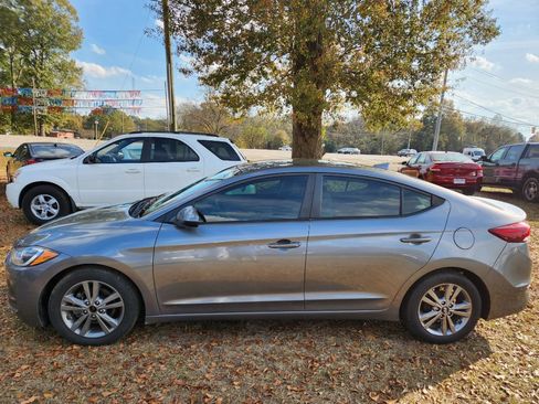 Used 2017 Hyundai Elantra SE w/ SE A/T Tech Package 03 image 6