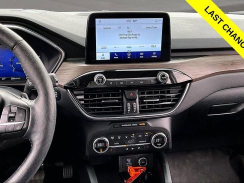 Used 2020 Ford Escape Titanium w/ Titanium Premium Package 2.0 AWD/4WD image 6