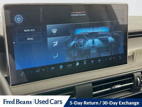 Used 2025 Lincoln Corsair AWD image 18