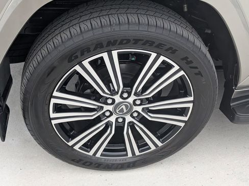 Used 2025 Lexus LX 600 4WD w/ Accessory Package (2T) image 24