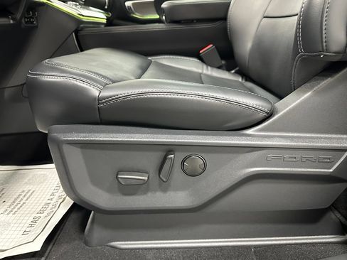 Used 2025 Ford Expedition Platinum AWD/4WD image 12