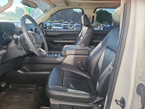 Used 2024 Ford Expedition XLT AWD/4WD image 9