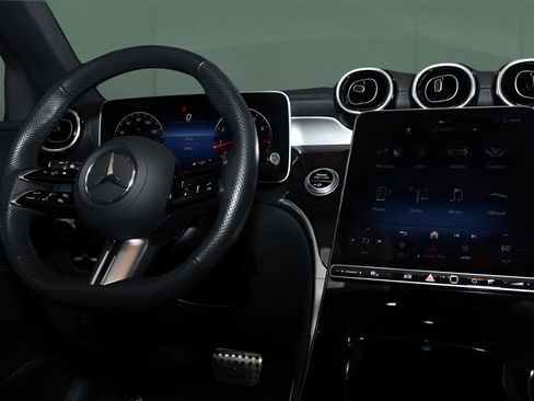 Used 2024 Mercedes-Benz GLC 300 4MATIC w/ AMG Line image 25