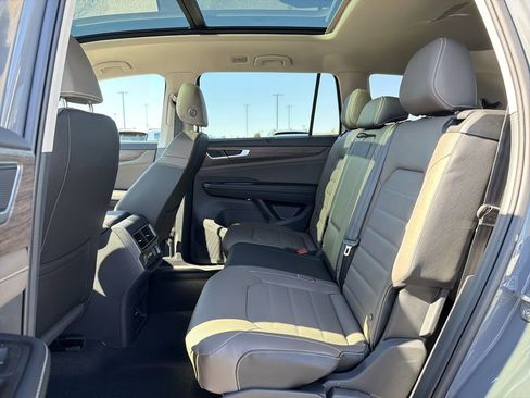 New 2026 Volkswagen Atlas SEL AWD/4WD image 14