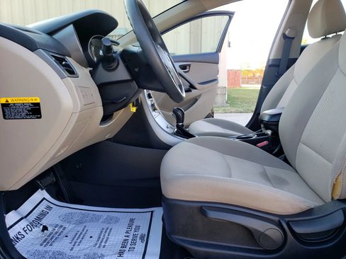 Used 2014 Hyundai Elantra SE w/ Option Group 02 FWD image 12