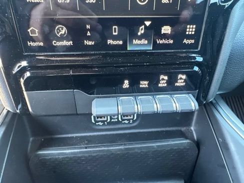 Used 2023 RAM 1500 Laramie AWD/4WD image 29