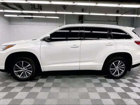 Used 2018 Toyota Highlander XLE AWD/4WD image 14