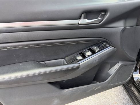 Used 2023 Nissan Altima 2.5 SL FWD image 12