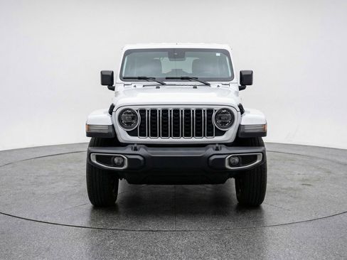 Used 2025 Jeep Wrangler Sahara AWD/4WD image 2
