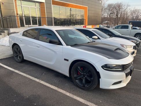 Used 2017 Dodge Charger R/T image 1