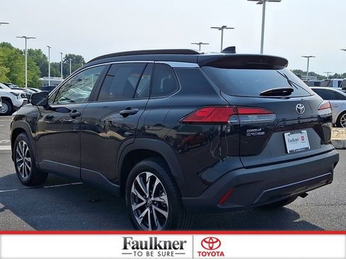 Certified 2025 Toyota Corolla Cross XLE FWD image 4