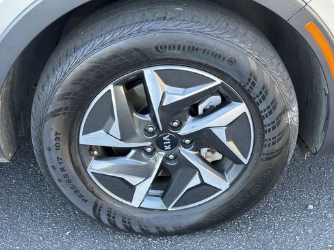 Used 2021 Kia Sorento S image 11