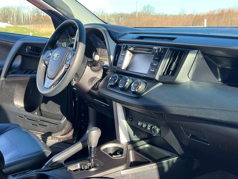 Used 2016 Toyota RAV4 LE image 25