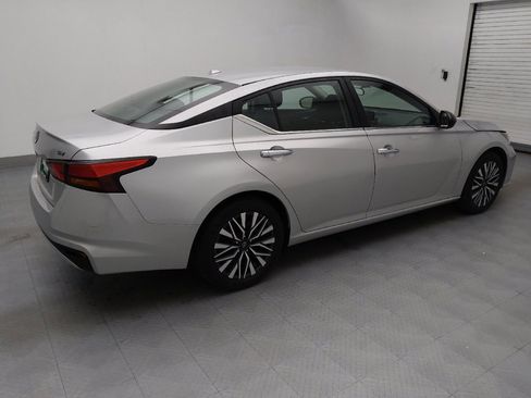 Used 2024 Nissan Altima 2.5 SV image 10