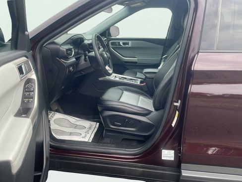 Used 2023 Ford Explorer XLT w/ Equipment Group 202A AWD/4WD image 11