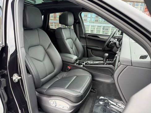 Certified 2026 Porsche Macan AWD/4WD image 14