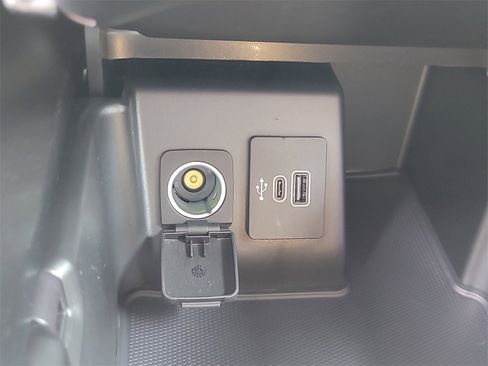 New 2025 Ford Explorer Active w/ Active Comfort Package image 23