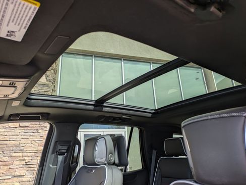 Certified 2025 GMC Yukon AT4 Ultimate AWD/4WD image 14